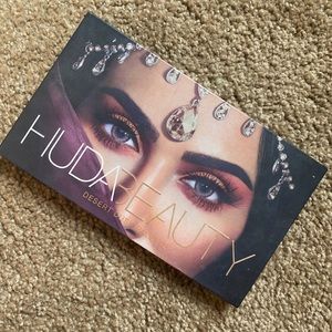 Huda Beauty Desert Dusk Palette